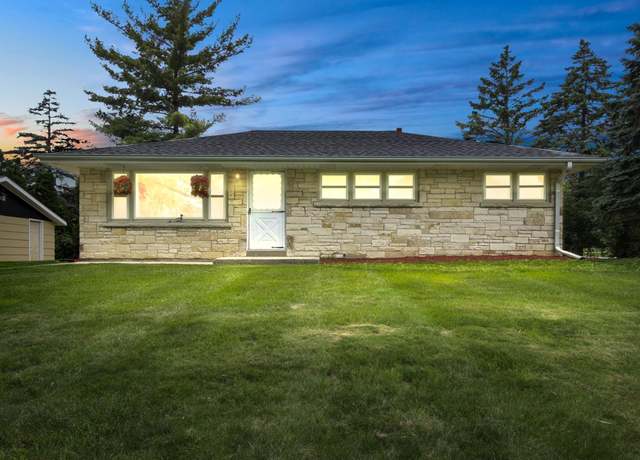 Property at 725 S Bobolink Dr, Brookfield, WI 53005, 3 beds, 2 baths