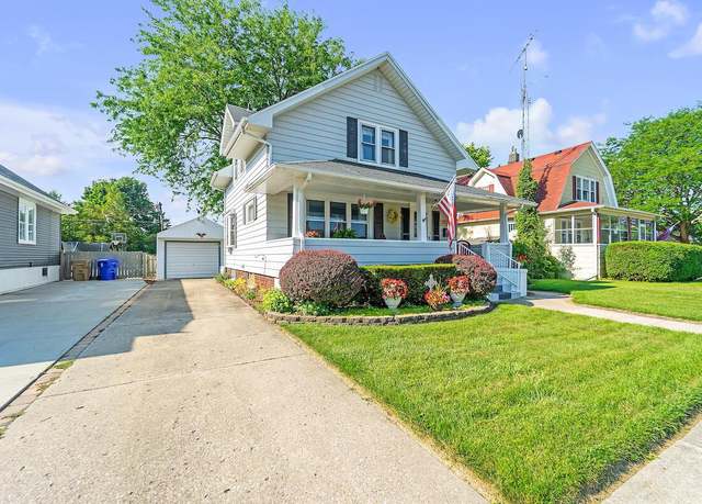 Property at 2013 27th St, Kenosha, WI 53140, 3 beds, 1.5 baths