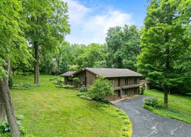 Property at N2831 Wildwood Dr, Lake Geneva, WI 53147, 4 beds, 2.5 baths