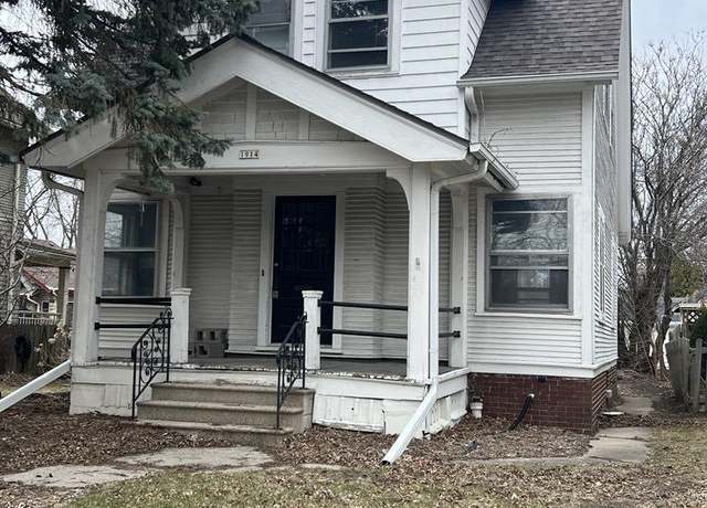 Property at 1914 E Edgewood Ave, Shorewood, WI 53211, 3 beds, 1.5 baths