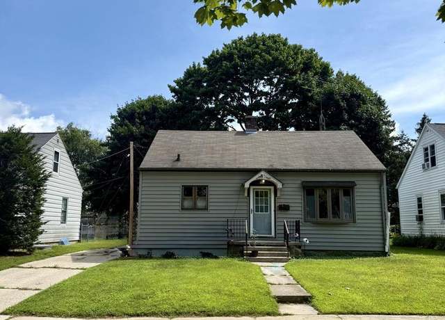 Property at 925 N 16th St, Manitowoc, WI 54220, 2 beds, 1 bath