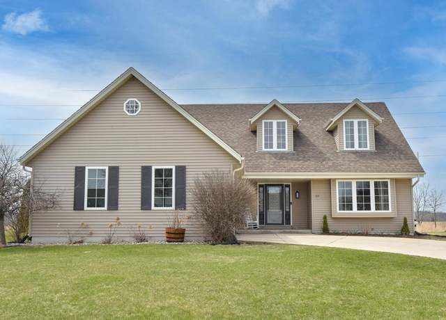 Property at 319 S Maple Ln, Saukville, WI 53080, 4 beds, 3 baths