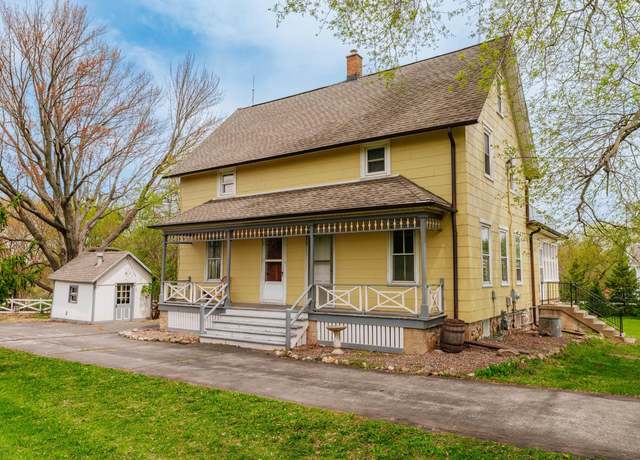 Property at 12220 W Highland Rd, Mequon, WI 53097, 5 beds, 2.5 baths