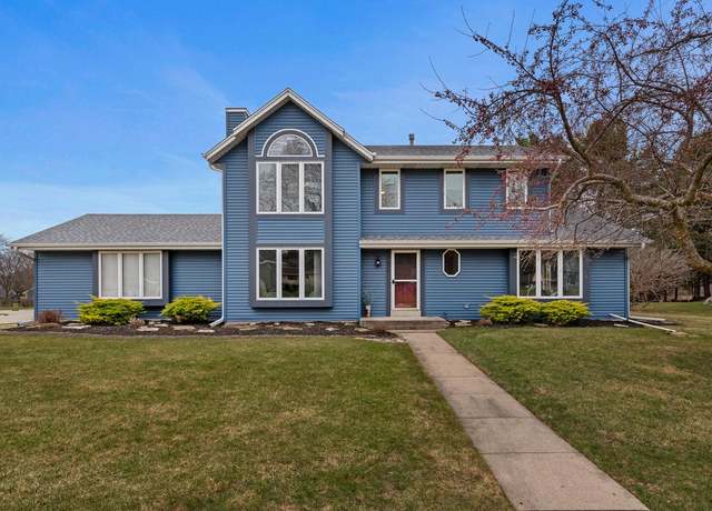 Property at 954 Duchess Dr, Oconomowoc, WI 53066, 3 beds, 2.5 baths
