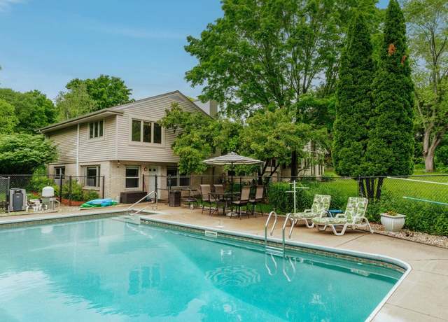 Property at 19555 Benington Dr, Brookfield, WI 53045, 5 beds, 3.5 baths