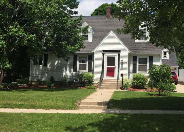 Property at 417 E Milwaukee St, Jefferson, WI 53549, 2 beds, 1.5 baths