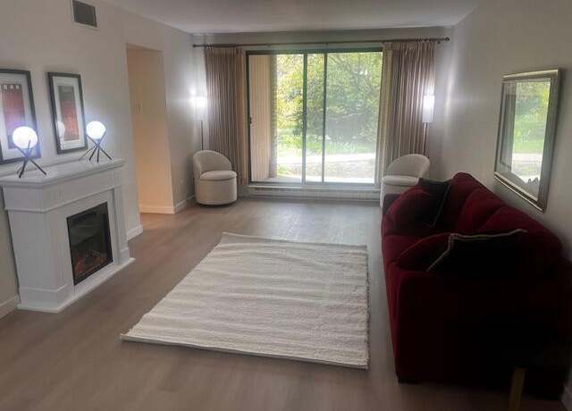 Property at 425 W Willow Ct #141, Fox Point, WI 53217, 2 beds, 2 baths