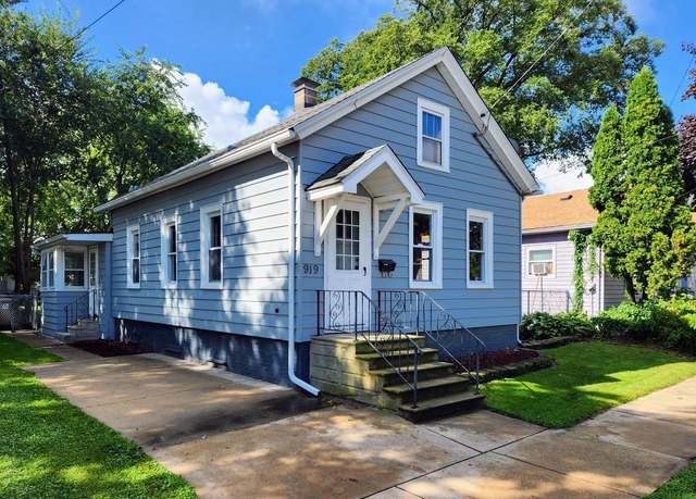 Property at 919 46th St, Kenosha, WI 53140, 2 beds, 1 bath