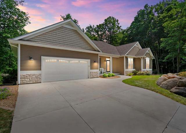 Property at 102 Jacks Hillside Ct, Random Lake, WI 53075, 4 beds, 3 baths