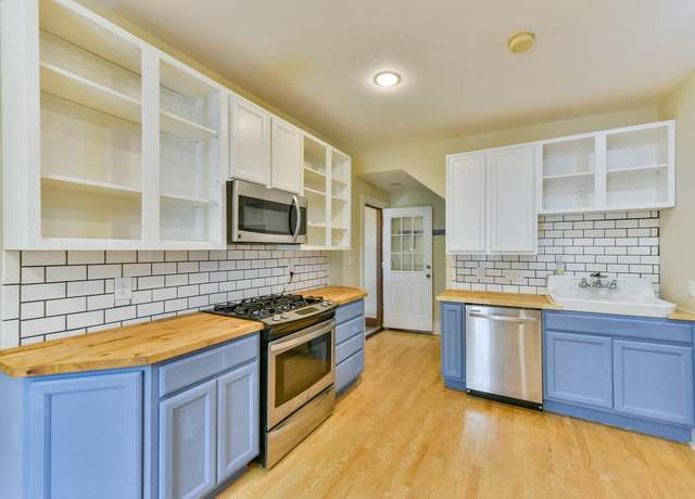 Property at 950 Oakland Ave, Waukesha, WI 53186, 3 beds, 1 bath