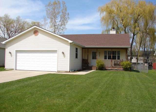 Property at 922 93rd St, Pleasant Prairie, WI 53158, 3 beds, 2 baths