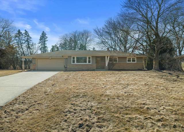 Property at 8877 N Malibu Dr, Bayside, WI 53217, 3 beds, 2 baths