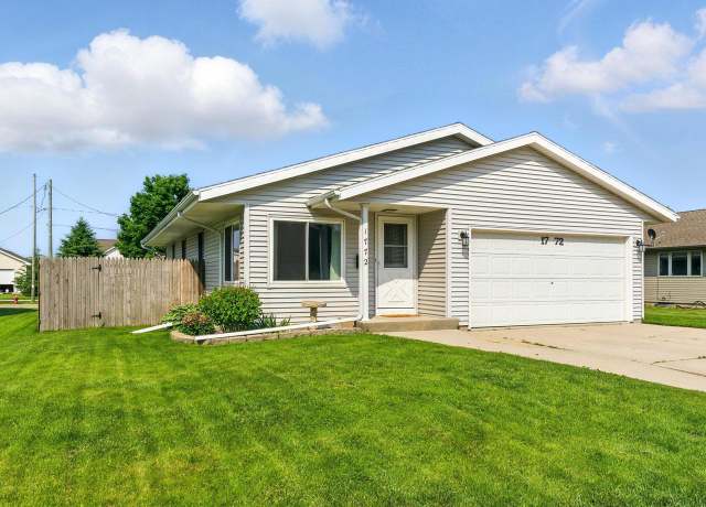 Property at 1772 Cross St, Manitowoc, WI 54220, 3 beds, 1.5 baths