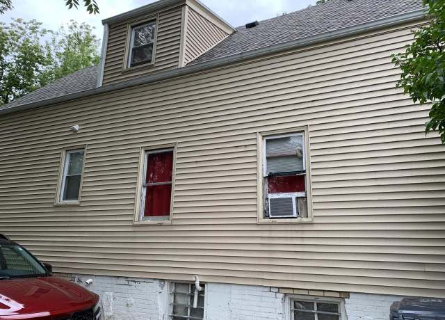 Property at 2010 N 31st St, Milwaukee, WI 53208, 3 beds, 2 baths