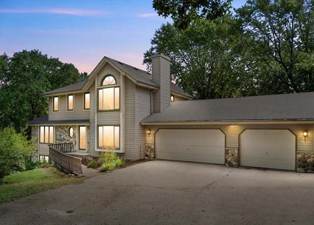 Property at 464 Caernarvon Rd, Wales, WI 53183, 3 beds, 3.5 baths