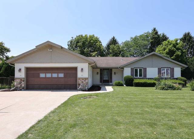Property at 7855 S 83rd St, Franklin, WI 53132, 3 beds, 1.5 baths