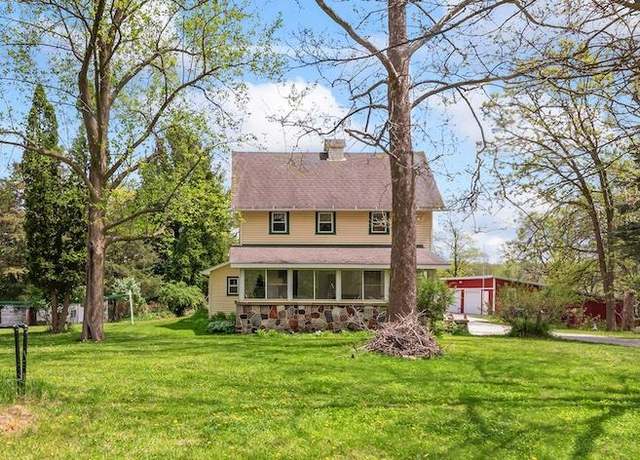 Property at 112 S Cushing Park Rd, Delafield, WI 53018, 3 beds, 3 baths