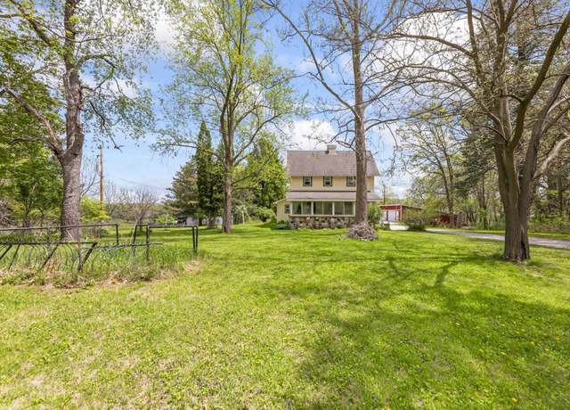 Property at 112 S Cushing Park Rd, Delafield, WI 53018, 3 beds, 3 baths