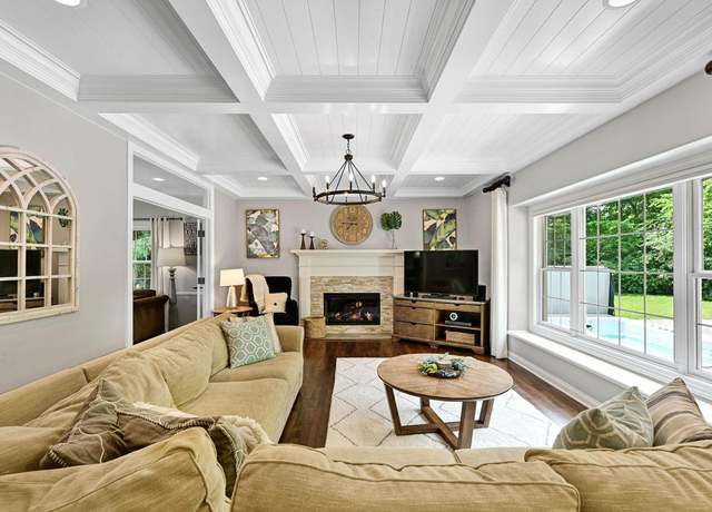 Property at 13530 Edgewood Ct, New Berlin, WI 53151, 6 beds, 4 baths