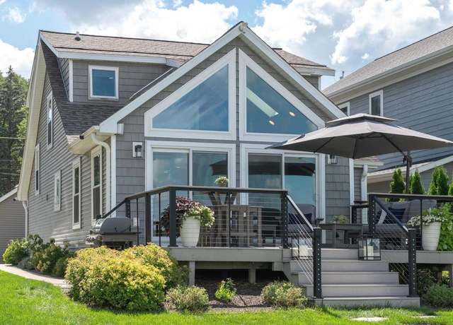 Property at N27W27152 Woodland Dr, Pewaukee, WI 53072, 3 beds, 2.5 baths