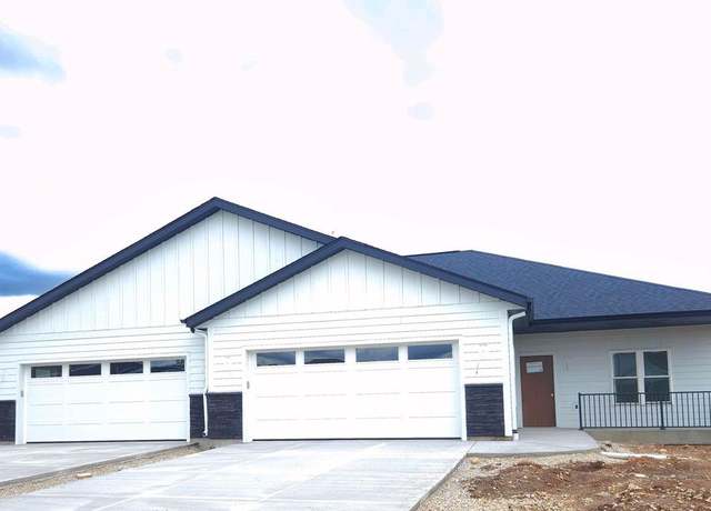 Property at 1343 Scenic Pointe Ct, Hartford, WI 53027, 2 beds, 1.5 baths