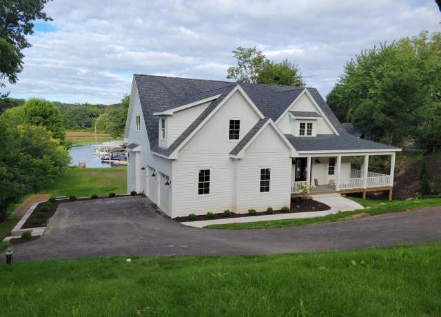 Property at 5598 W West Shore Dr, Elkhorn, WI 53121, 7 beds, 6.5 baths