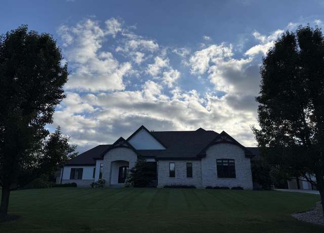 Property at 3280 Waterleaf Ln, Hartland, WI 53029, 4 beds, 3.5 baths