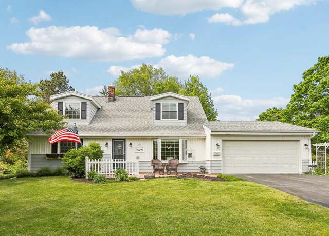 Property at 21230 W Edinbourgh Dr, New Berlin, WI 53146, 4 beds, 2 baths