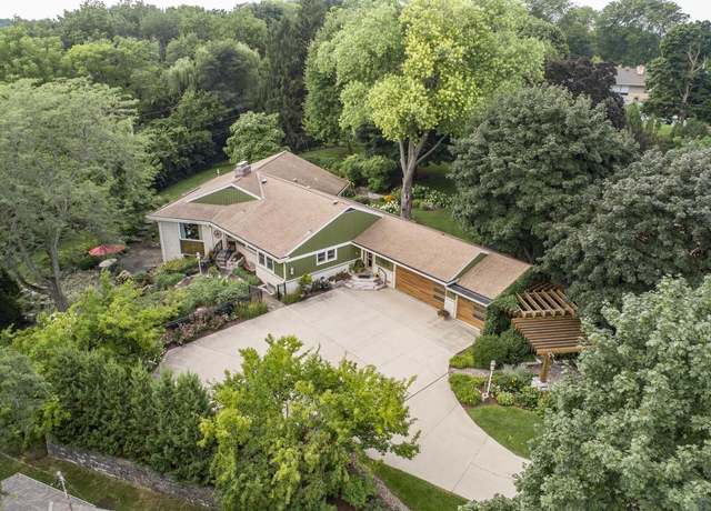 Property at S24W23052 Morningside Dr, Waukesha, WI 53186, 5 beds, 3 baths