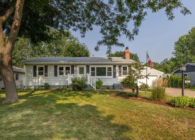 Property at 543 Court Rd, Onalaska, WI 54650, 3 beds, 2.5 baths