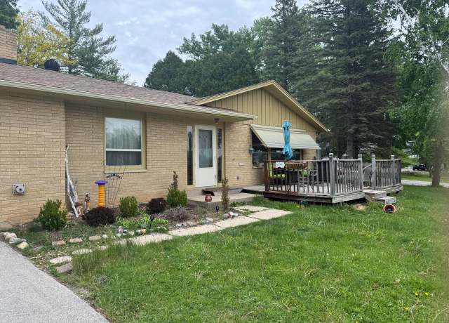 Property at 1306 Grandview Ave, Oconomowoc, WI 53066, 3 beds, 2 baths