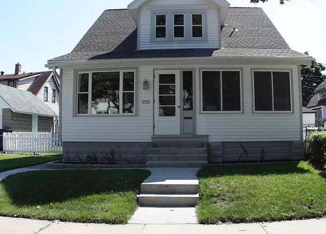 Property at 3731 W Dorothy Pl, Milwaukee, WI 53215, 3 beds, 3 baths