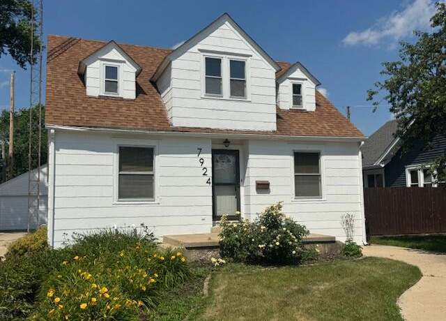 Property at 7924 40th Ave, Kenosha, WI 53142, 3 beds, 1.5 baths