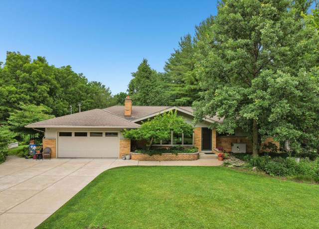 Property at W270S3565 Oak Knoll Dr, Waukesha, WI 53189, 3 beds, 2.5 baths