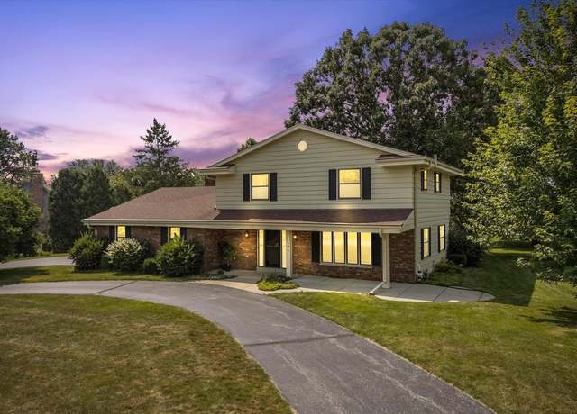 Property at 21375 Woodchuck Ln, Brookfield, WI 53045, 3 beds, 2.5 baths