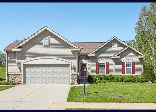 Property at 730 Summerset Dr, Johnson Creek, WI 53038, 3 beds, 2 baths