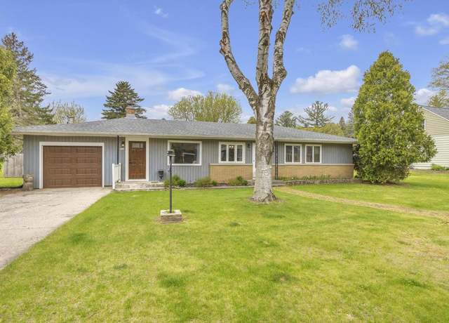 Property at 4914 S 10th St, Sheboygan, WI 53081, 3 beds, 1 bath