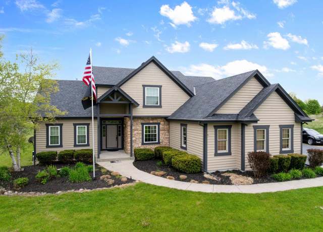 Property at 1629 Swallow Dr, Grafton, WI 53024, 4 beds, 4.5 baths