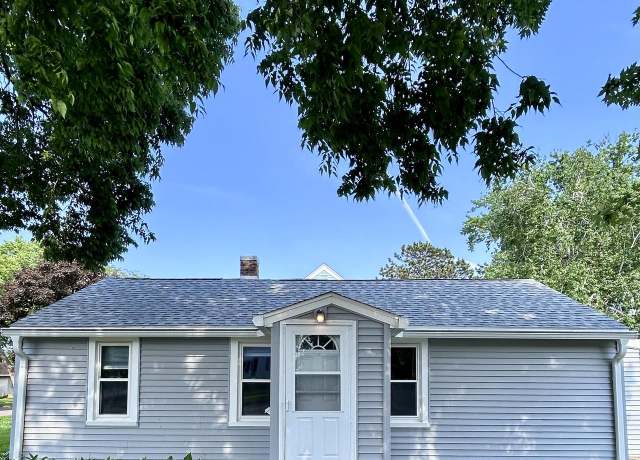 Property at 2204 Park Ave, La Crosse, WI 54601, 3 beds, 1 bath