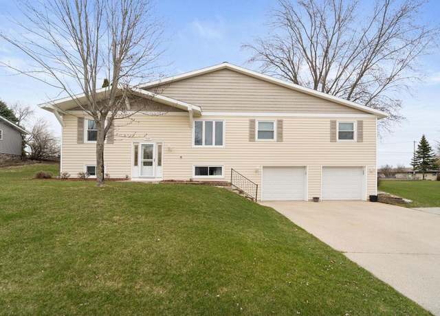 Property at 626 Court Dr, Hartford, WI 53027, 4 beds, 2.5 baths