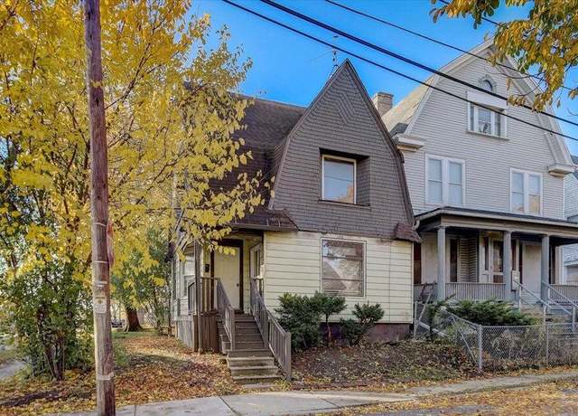 Property at 3701 W Kilbourn Ave, Milwaukee, WI 53208, 4 beds, 1 bath