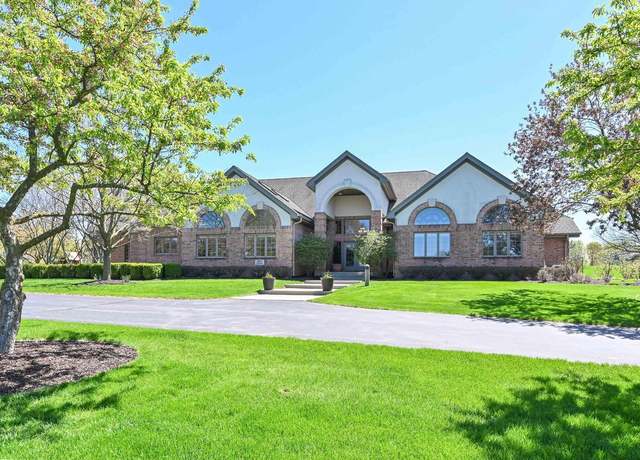 Property at W283N3660 Yorkshire Trce, Pewaukee, WI 53072, 4 beds, 3.5 baths