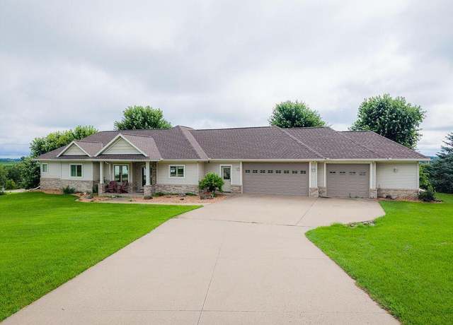 Property at W3769 Highland Dr, La Crosse, WI 54601, 5 beds, 3.5 baths