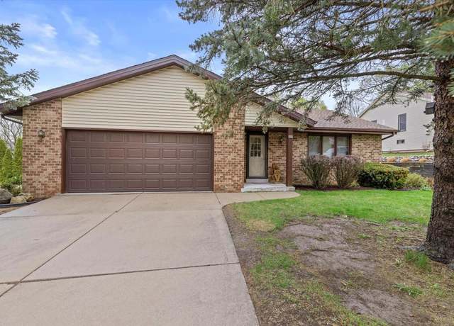 Property at 416 Lindenwood Dr, Hartland, WI 53029, 3 beds, 2 baths