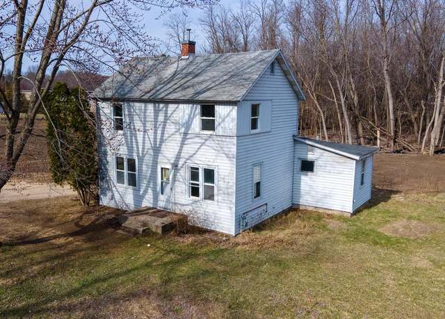 Property at 1626 Lakeshore Dr, La Crosse, WI 54603, 2 beds, 1 bath