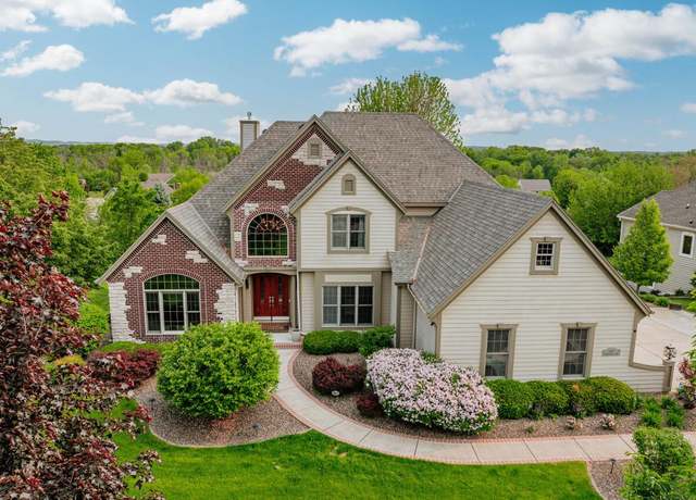 Property at W226N3550 Wethersfield Rd, Pewaukee, WI 53072, 5 beds, 3.5 baths