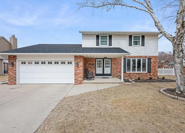 Property at 3802 Seneca Ln, Manitowoc, WI 54220, 3 beds, 2 baths