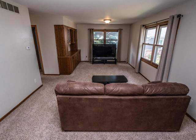 Property at 1925 Hilltop Dr, West Bend, WI 53095, 2 beds, 2 baths
