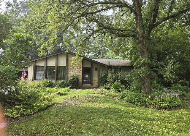 Property at 9719 12th Pl, Kenosha, WI 53144, 3 beds, 2 baths