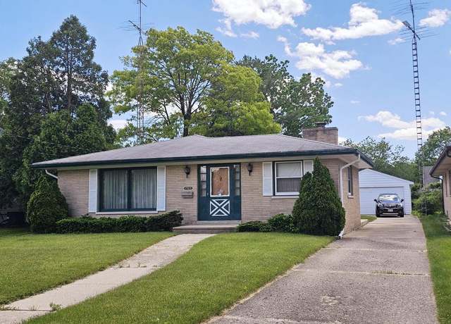 Property at 1905 81st St, Kenosha, WI 53143, 3 beds, 1.5 baths